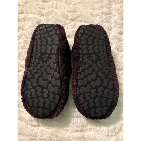 Skims Fleece Unisex Slippers - Picture 7 of 7